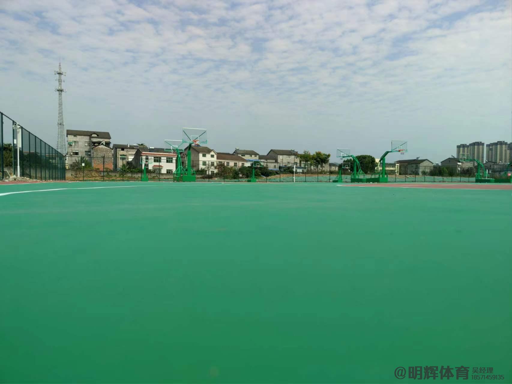 拉孜硬地丙烯酸球场的优缺点